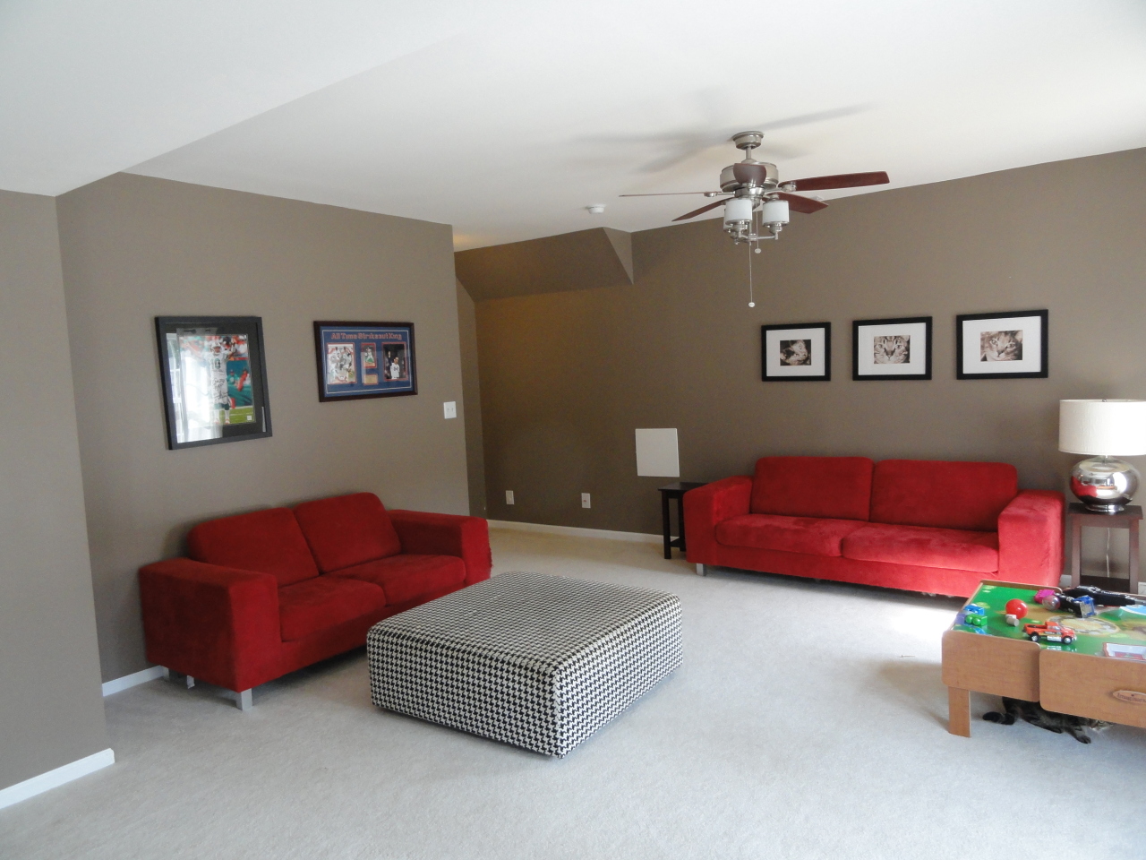 2826 Green Ridge Road Roanoke, VA 24019 - Photo 21 of 21 a living room with furniture