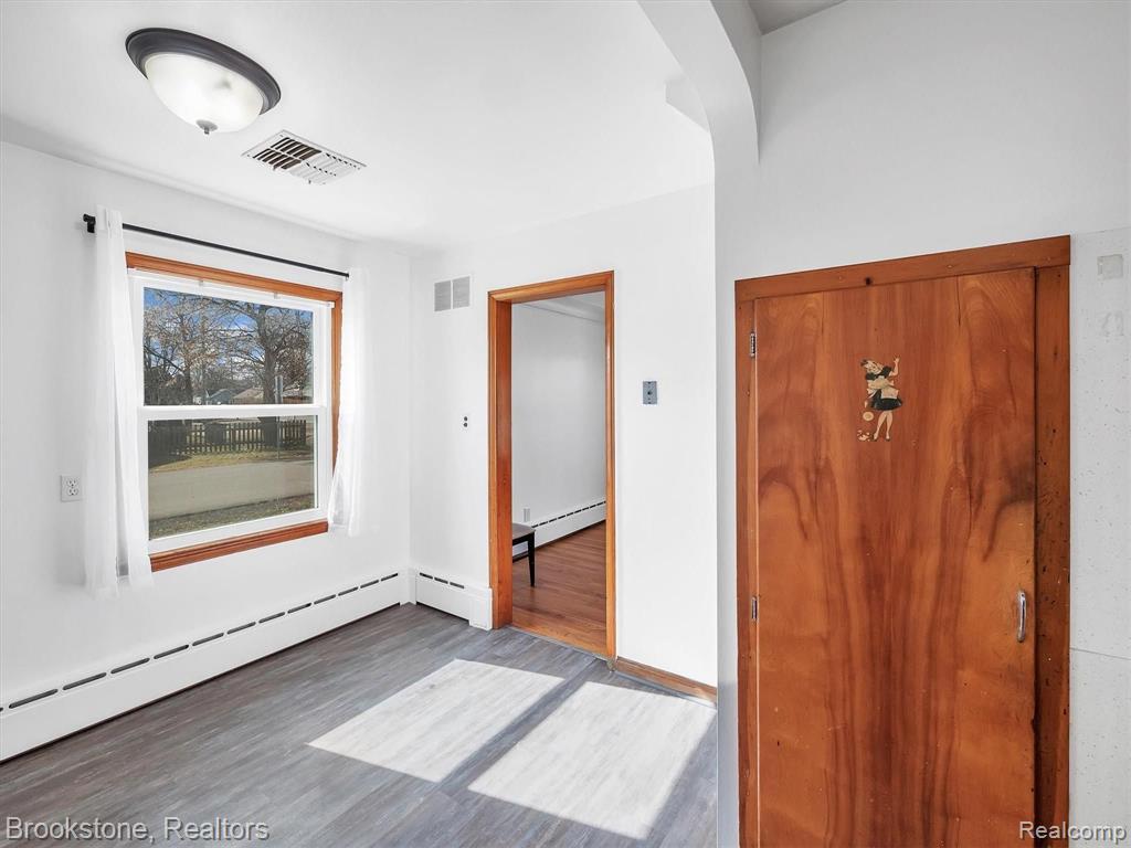 20402 Inkster Road Redford, MI 48240 - Photo 13 of 43