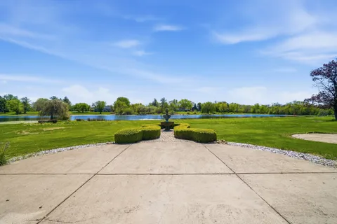 $850,000 | 28 Windemere Lane, South Barrington, IL 60192