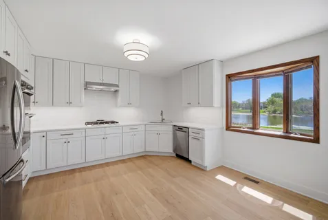 $850,000 | 28 Windemere Lane, South Barrington, IL 60192