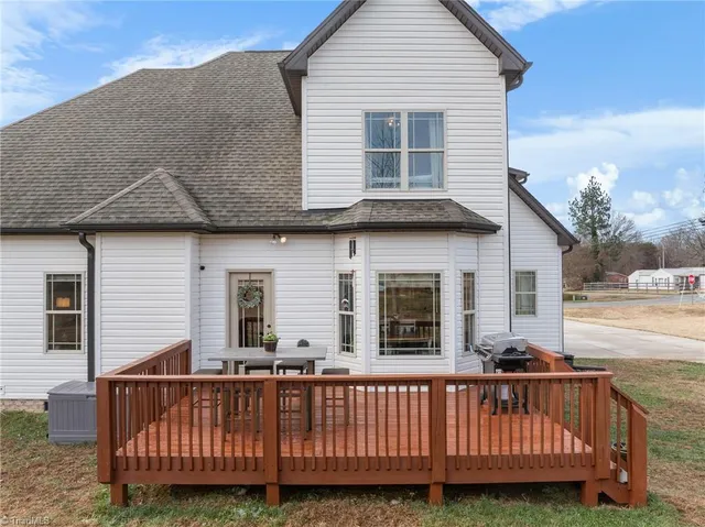 $475,000 | 119 White Oak Court, Lexington, NC 27295