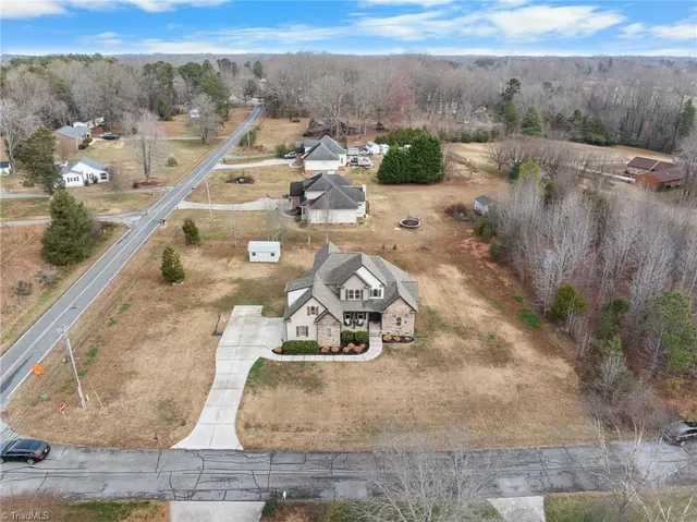 $475,000 | 119 White Oak Court, Lexington, NC 27295