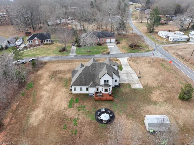 $475,000 | 119 White Oak Court, Lexington, NC 27295