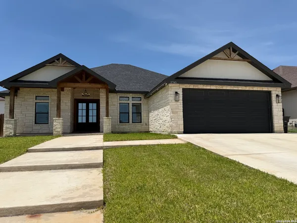 $425,000 | 2745 Natalia Drive, Eagle Pass, TX 78852