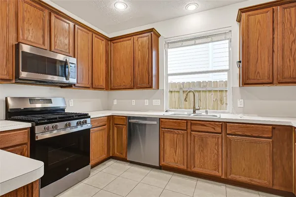 $2,100 | 12902 Pecan Shores Drive, Houston, TX 77044