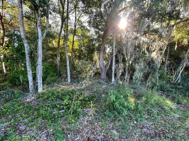 a sign that is on the wall of the building