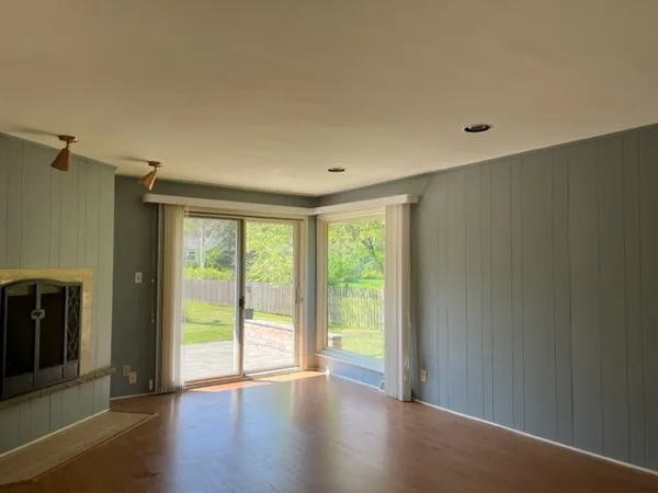 $4,000 | 8551 North Point Drive, Fox Point, WI 53217