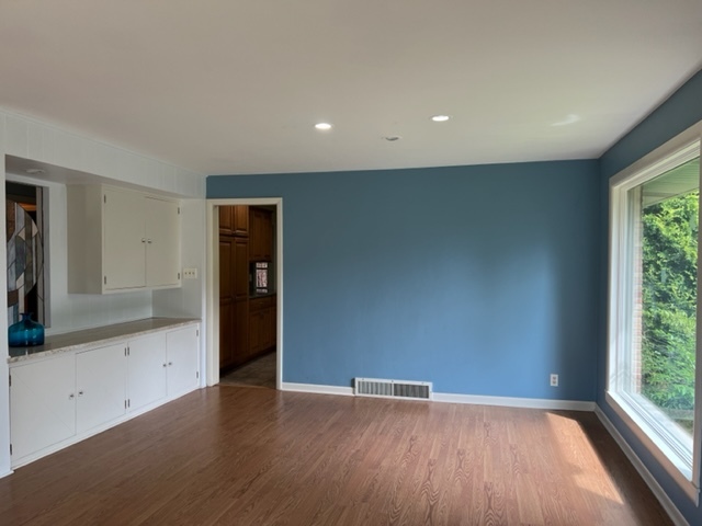 8551 North Point Drive Fox Point, WI 53217 - Photo 5 of 16 Photo 4