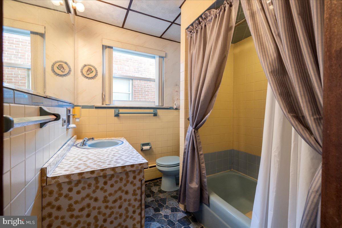 1229 Jackson Street Philadelphia, PA 19148 - Photo 16 of 29 a view of bathroom