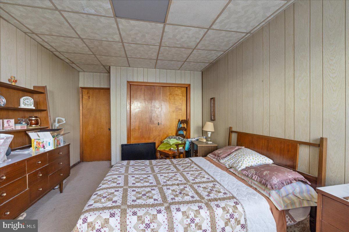 1229 Jackson Street Philadelphia, PA 19148 - Photo 18 of 29 a bedroom with a bed and a dresser