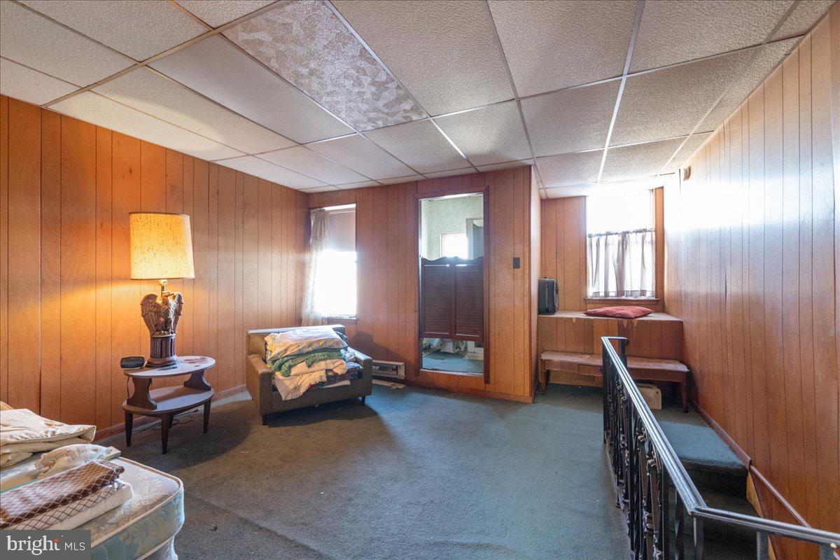 1229 Jackson Street Philadelphia, PA 19148 - Photo 20 of 29 a living room with furniture
