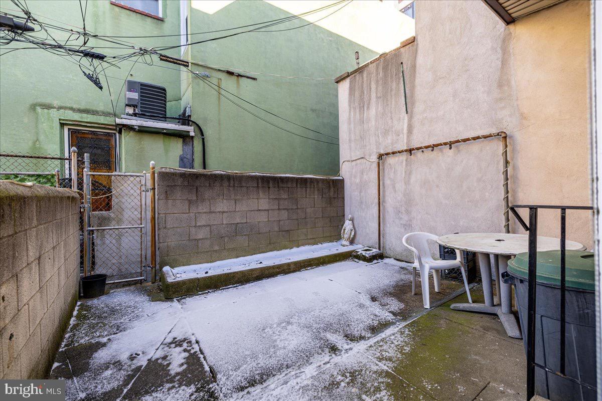 1229 Jackson Street Philadelphia, PA 19148 - Photo 24 of 29 a view of a backyard with sitting area