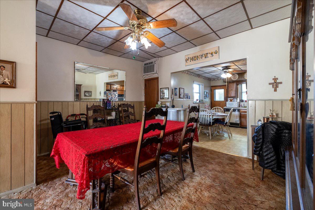 1229 Jackson Street Philadelphia, PA 19148 - Photo 7 of 29 a view of a dining room with furniture