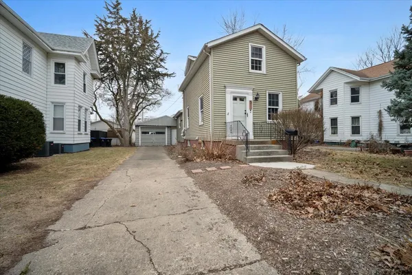 $165,000 | 511 East Chestnut Street, Bloomington, IL 61701