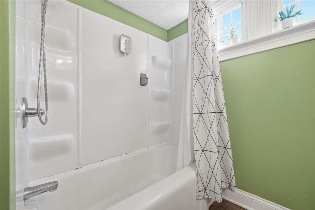 511 East Chestnut Street Bloomington, IL 61701 - Photo 22 of 32 a bathroom with a bathtub and shower