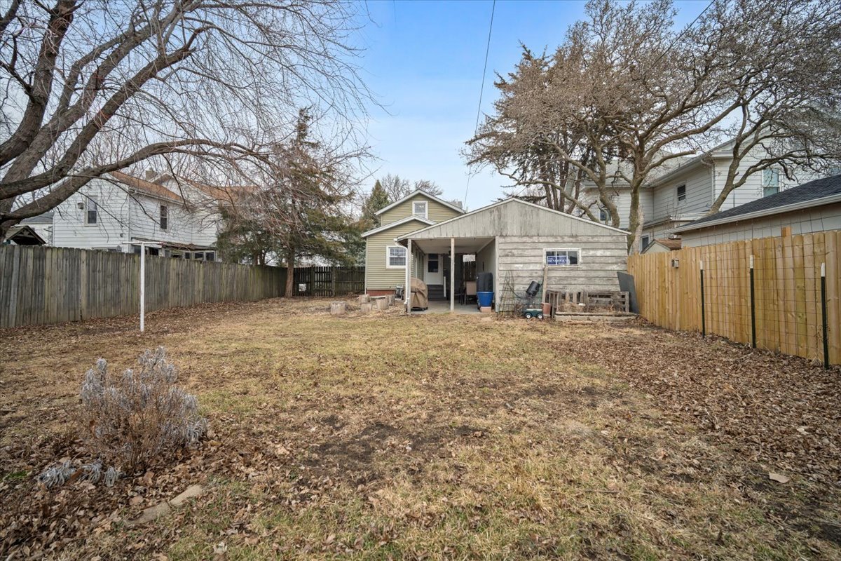 511 East Chestnut Street Bloomington, IL 61701 - Photo 27 of 32 a front view of a house with a yard and a large tree