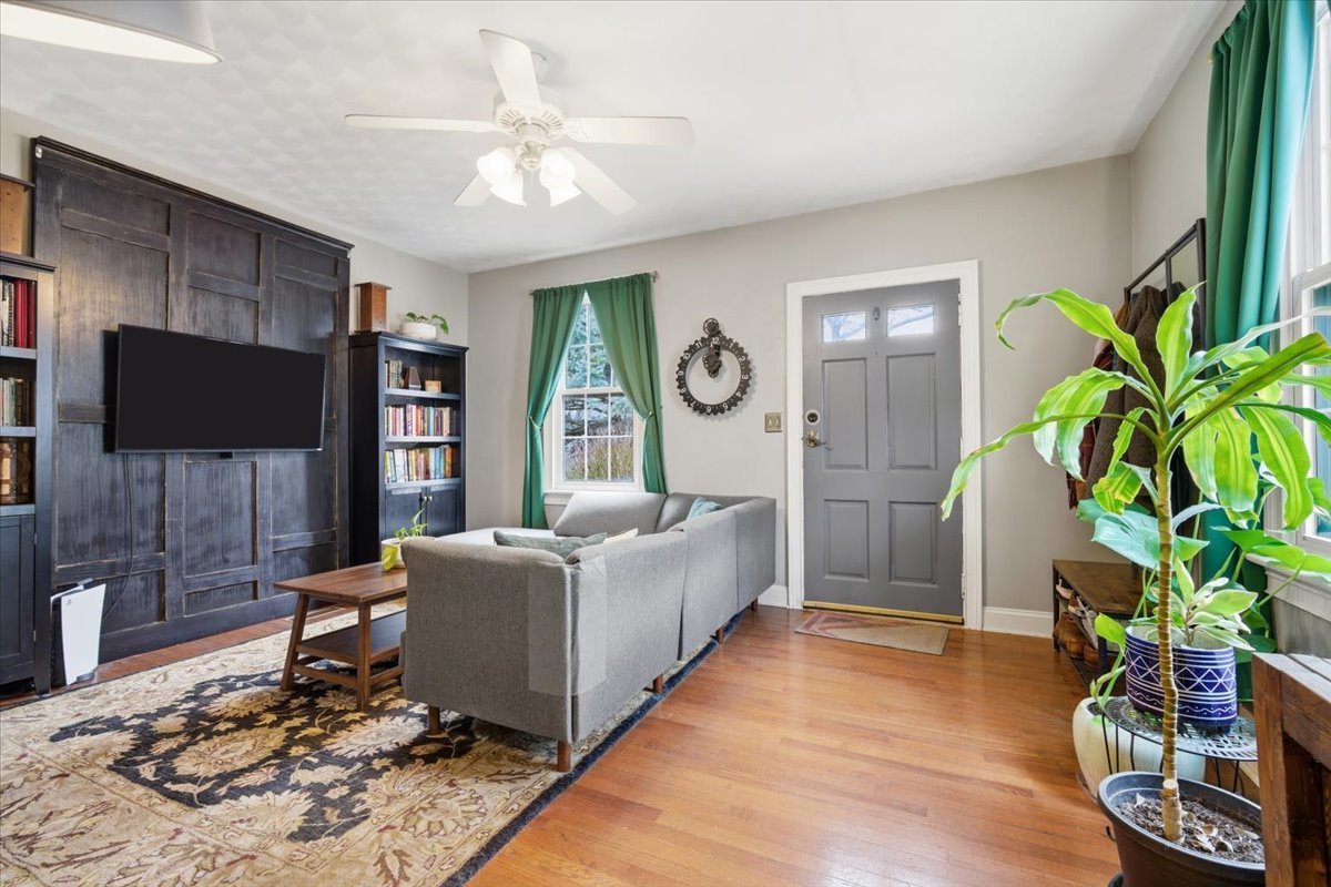 511 East Chestnut Street Bloomington, IL 61701 - Photo 4 of 32 a living room with furniture and a flat screen tv