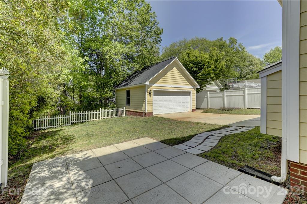 548 Glen Walk Drive Fort Mill, SC 29708 - Photo 45 of 48 a view of backyard of house with wooden fence