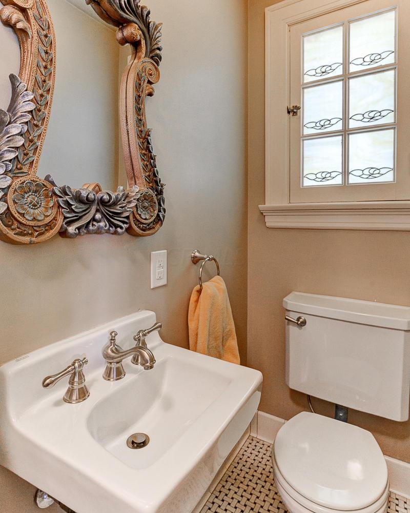 324 South Ardmore Road Columbus, OH 43209 - Photo 12 of 26
