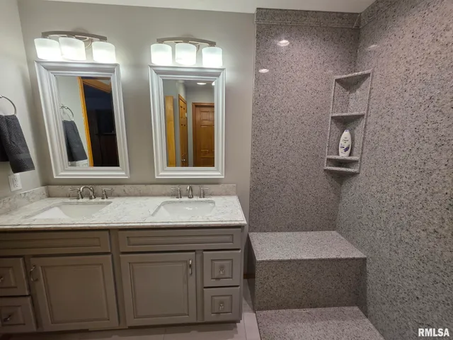 $365,000 | 1536 Wilshire Drive, Quincy, IL 62305