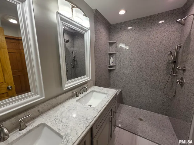 $365,000 | 1536 Wilshire Drive, Quincy, IL 62305