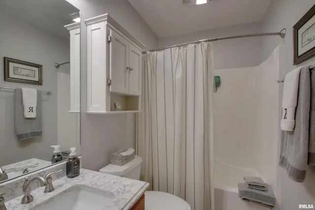 $365,000 | 1536 Wilshire Drive, Quincy, IL 62305