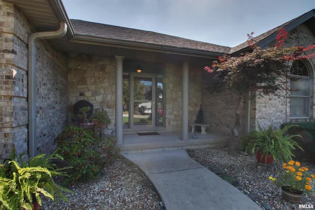 $365,000 | 1536 Wilshire Drive, Quincy, IL 62305