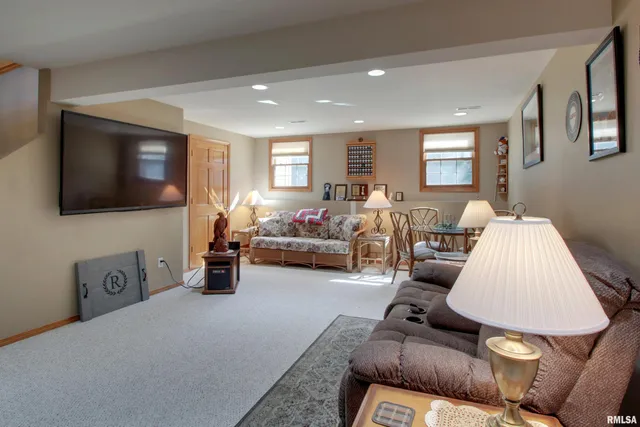 $365,000 | 1536 Wilshire Drive, Quincy, IL 62305