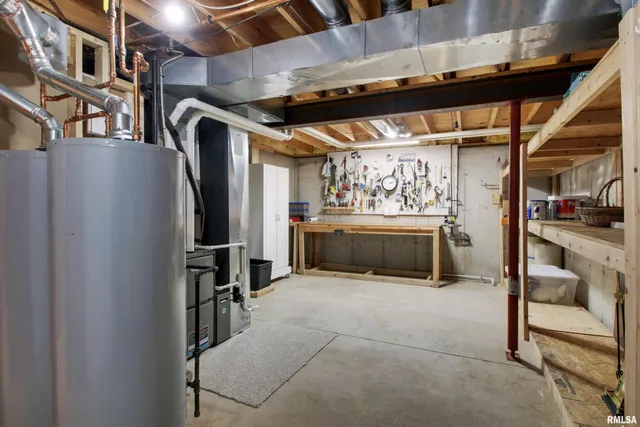 $365,000 | 1536 Wilshire Drive, Quincy, IL 62305