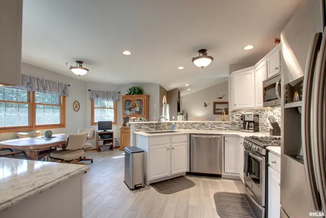 $365,000 | 1536 Wilshire Drive, Quincy, IL 62305