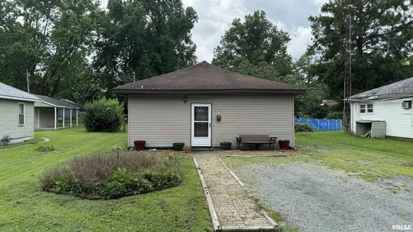 $21,500 | 1208 East 5th Street, West Frankfort, IL 62896