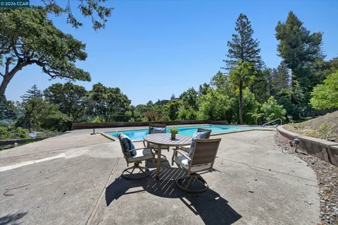 $1,898,000 | 100 El Toyonal, Orinda, CA 94563