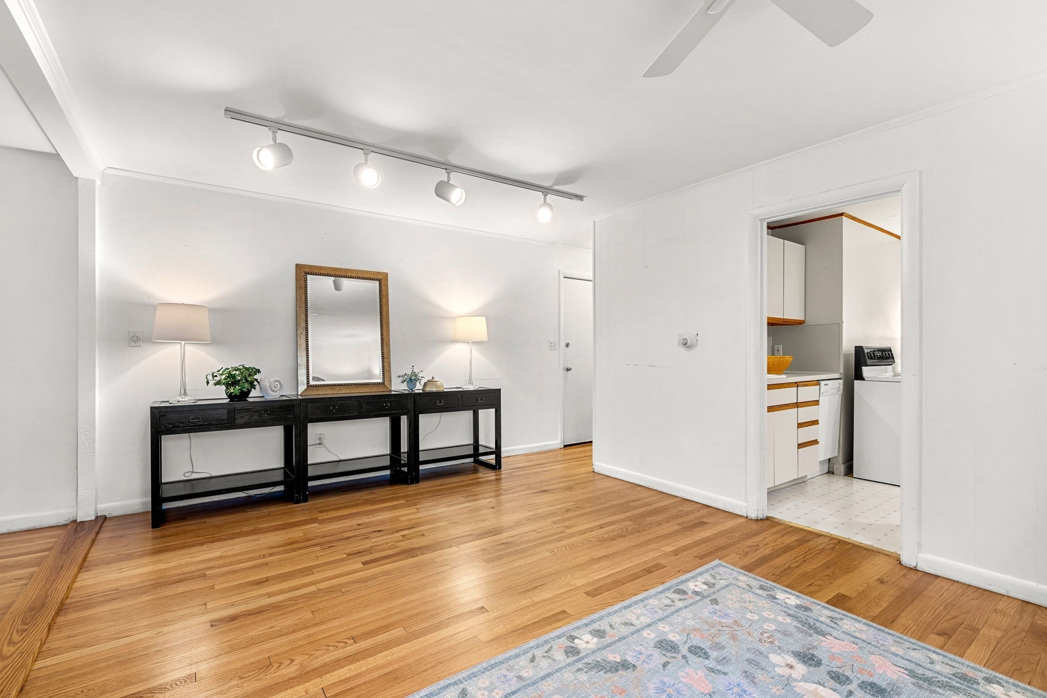26 Summer Street, Unit 5 Marblehead, MA 01945 - Photo 6 of 21 Gallery Image 6