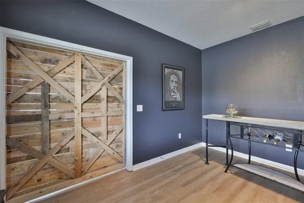 a view of a livingroom with furniture