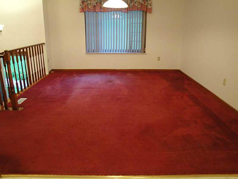 989 Logan Road Gibsonia, PA 15044 - Photo 5 of 22 Living Room.