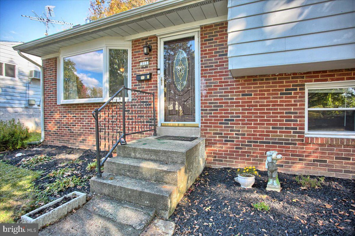 313 Virginia Road Mechanicsburg, PA 17050 - Photo 6 of 45 Gallery Image 6