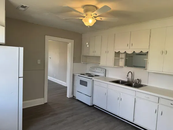 $950 | 120 Roselawn Heights, Martinsville, VA 24112