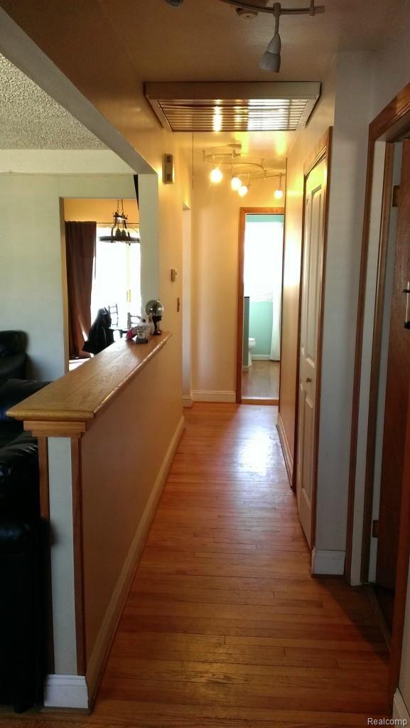 2258 Nancy Warren, MI 48092 - Photo 5 of 9 Hallway