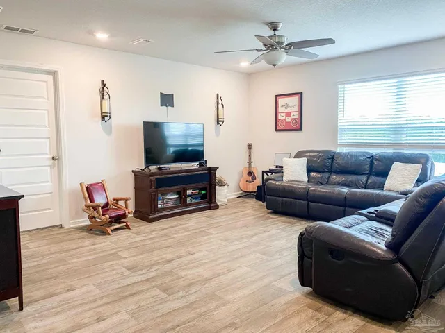 $1,950 | 5601 Guinevere Lane, Milton, FL 32583