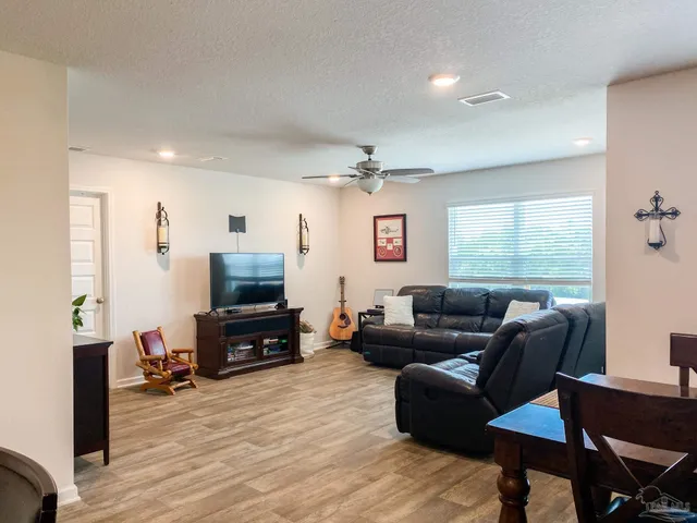 $1,950 | 5601 Guinevere Lane, Milton, FL 32583