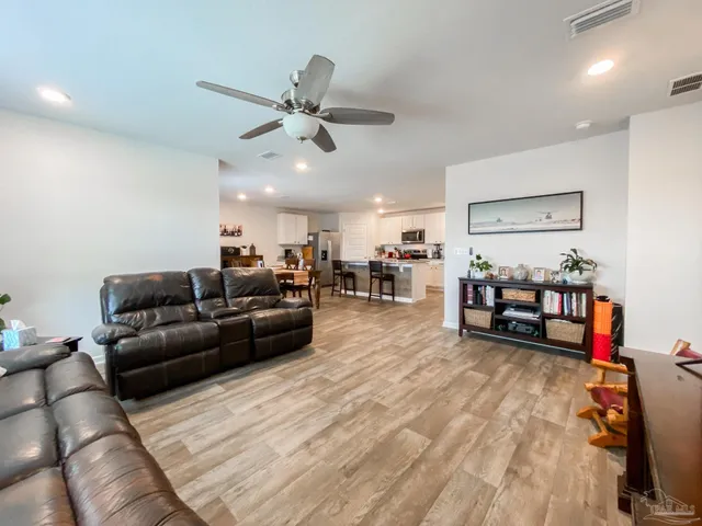 $1,950 | 5601 Guinevere Lane, Milton, FL 32583