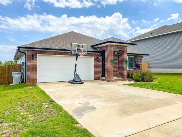 $1,950 | 5601 Guinevere Lane, Milton, FL 32583