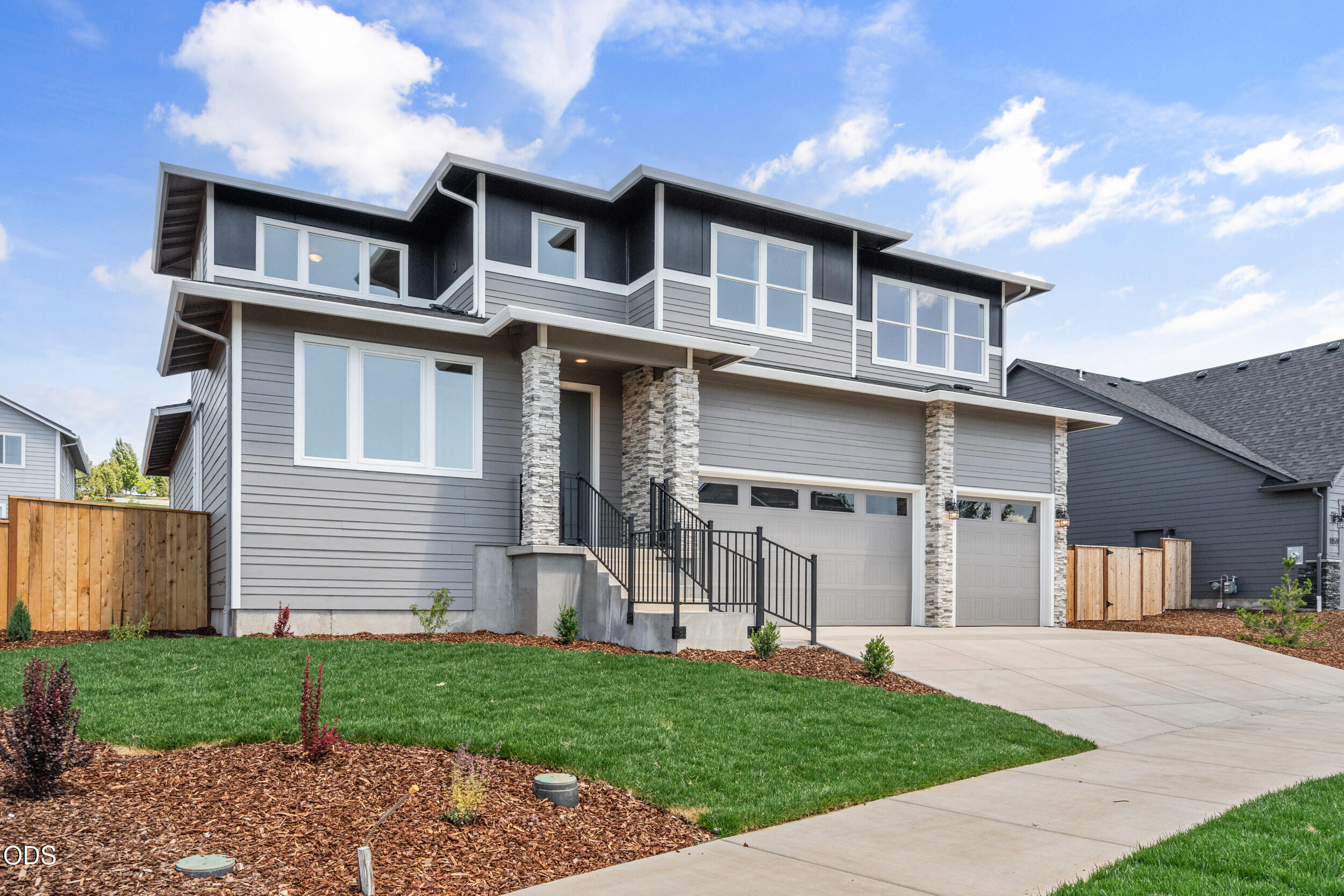 1153 Pumpkin Ridge, Unit 322 Eagle Point, OR 97524 - Photo 3 of 29