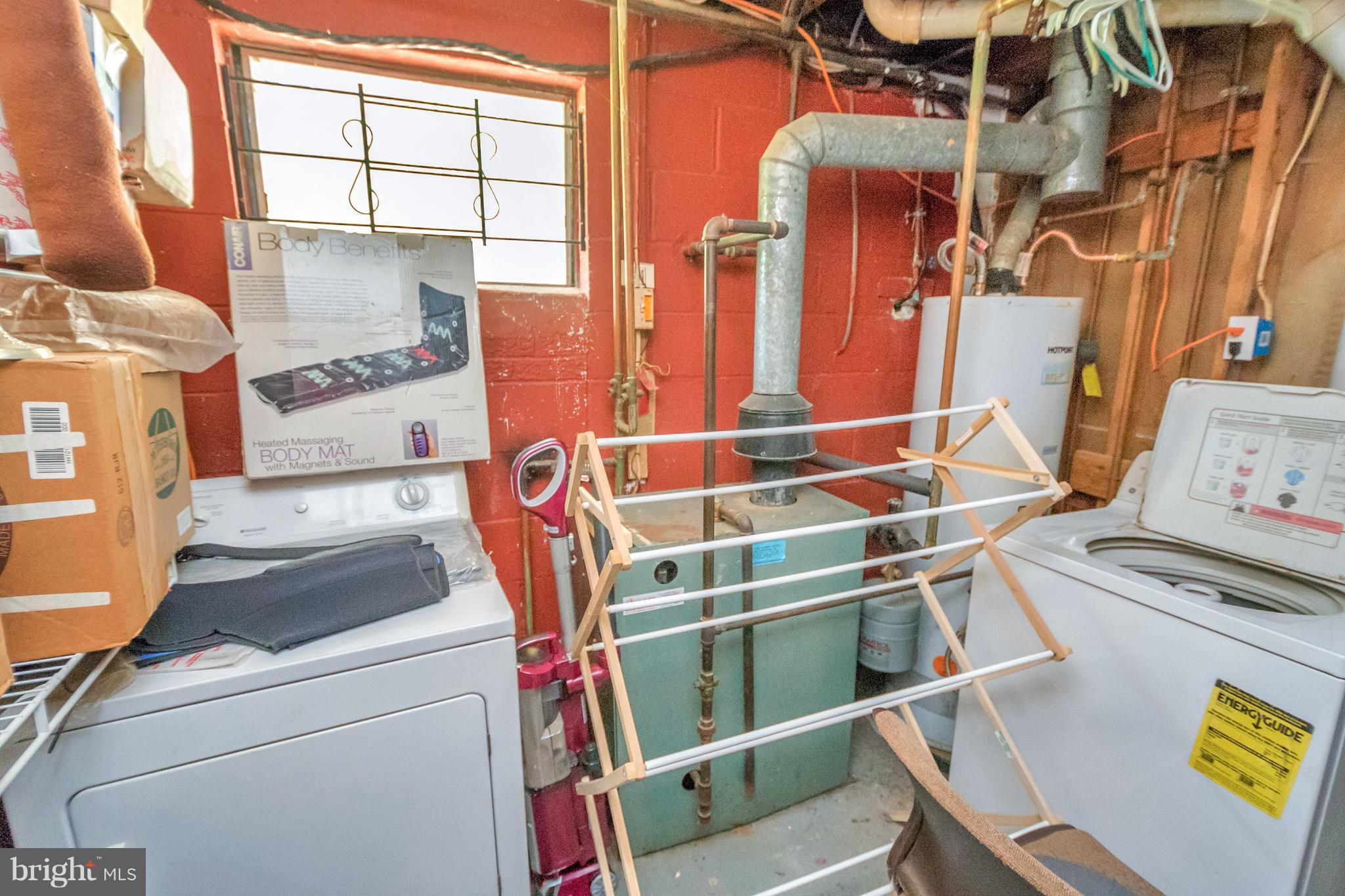 4717 Kilbane Road Woodbridge, VA 22193 - Photo 24 of 29 a utility room with dryer and washer