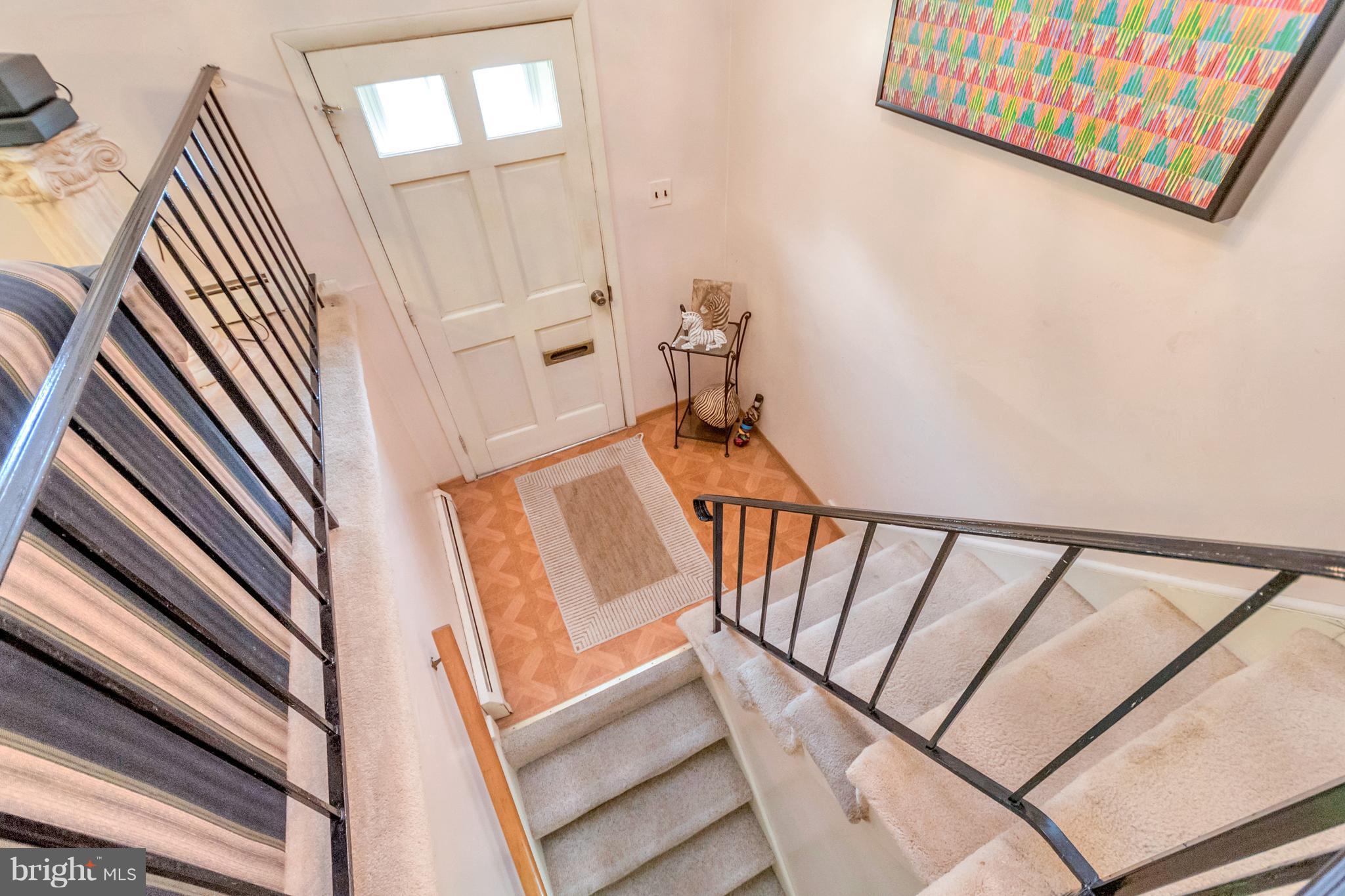 4717 Kilbane Road Woodbridge, VA 22193 - Photo 5 of 29 a view of an entryway with a workspace