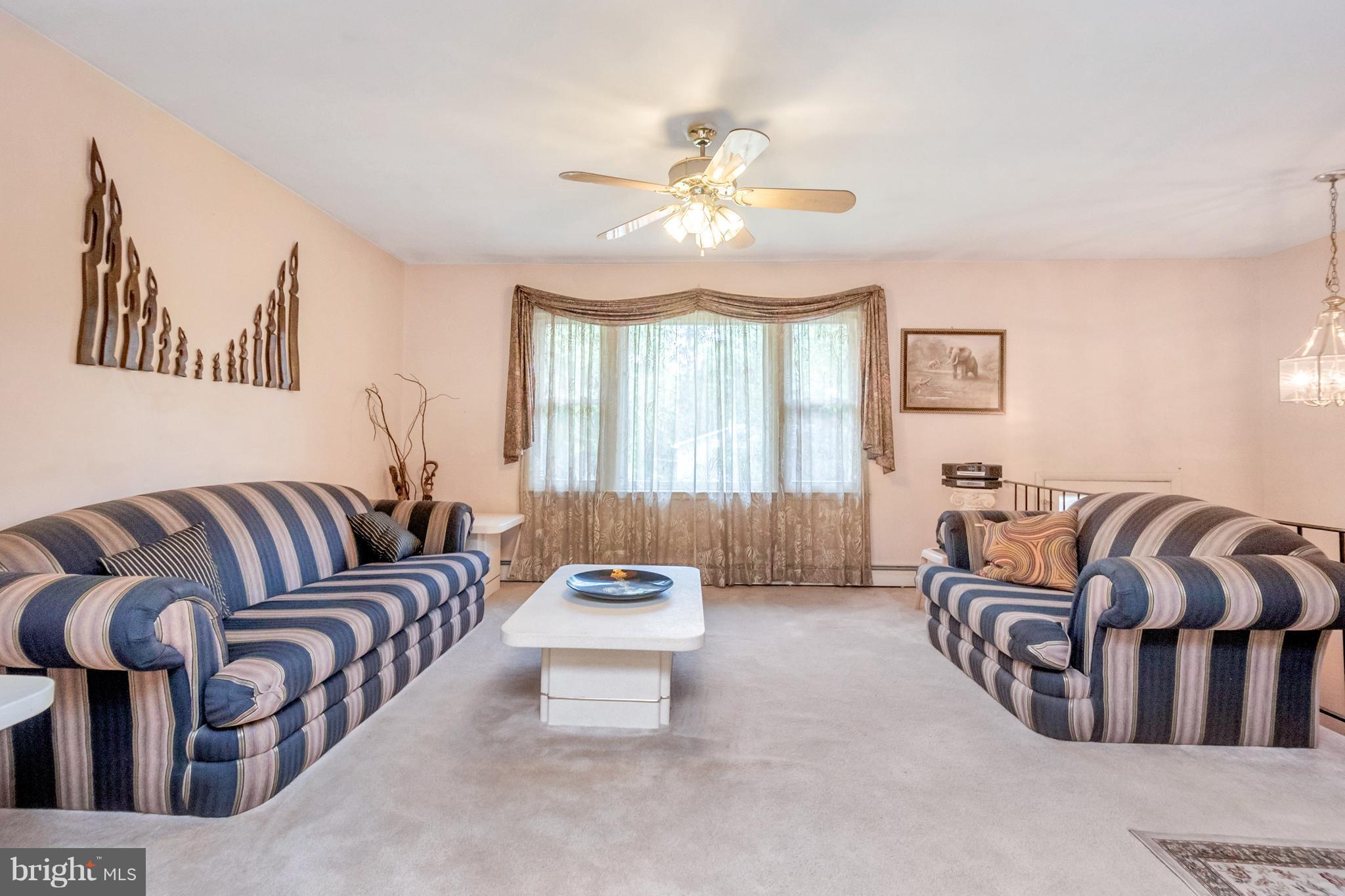 4717 Kilbane Road Woodbridge, VA 22193 - Photo 6 of 29 a living room with furniture