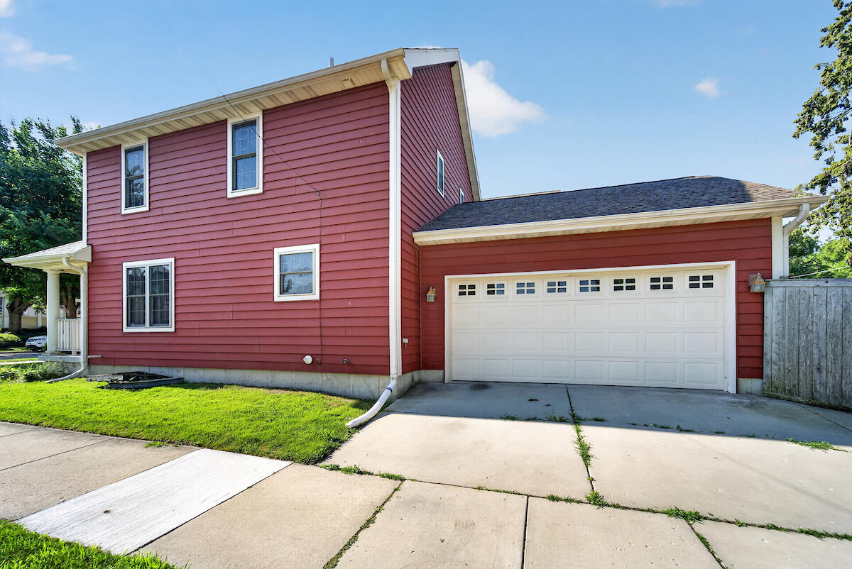 1302 Franklin Street Racine, WI 53403 - Photo 19 of 31 Home/Garage