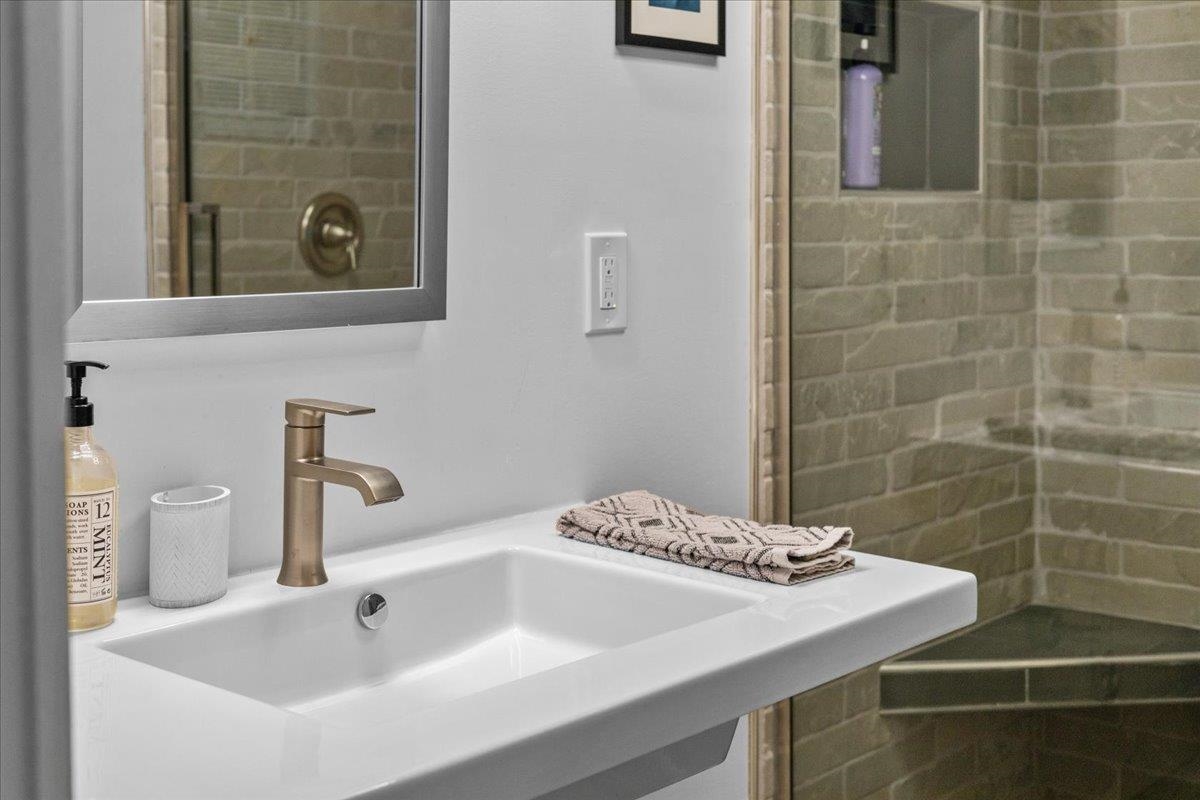 454 Mountain Road, Unit 8 Stowe, VT 05672 - Photo 37 of 49