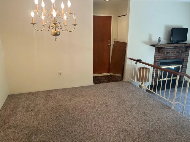 a view of livingroom with furniture