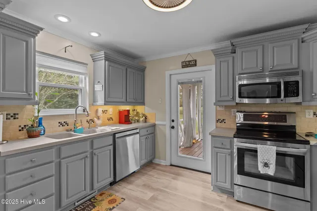 $524,900 | 74 South Hummingbird Lane, Rocky Point, NC 28457